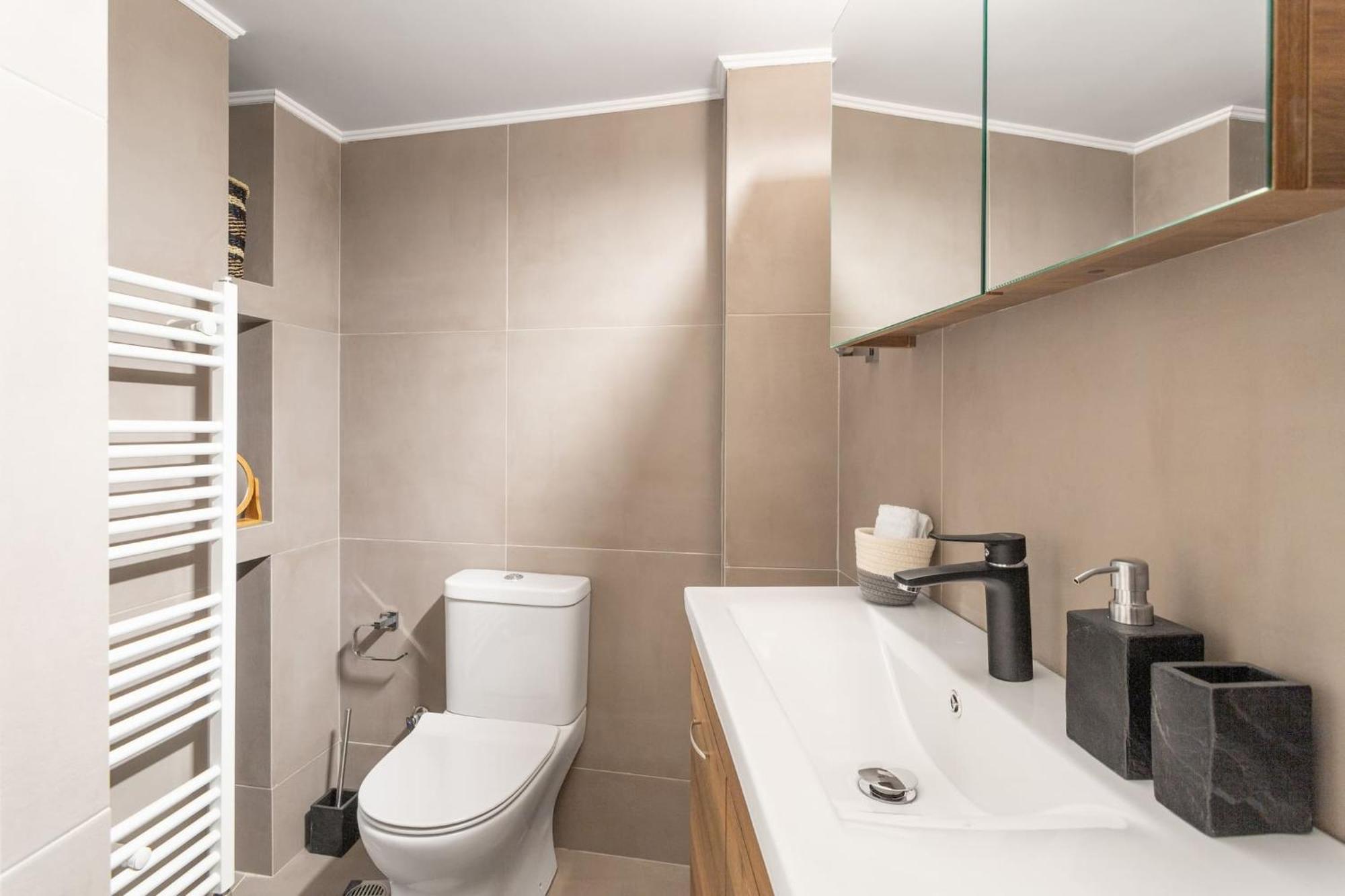 Deluxe 3-Bdrm Urban-Industrial Apt At Acropolis Athena Bagian luar foto