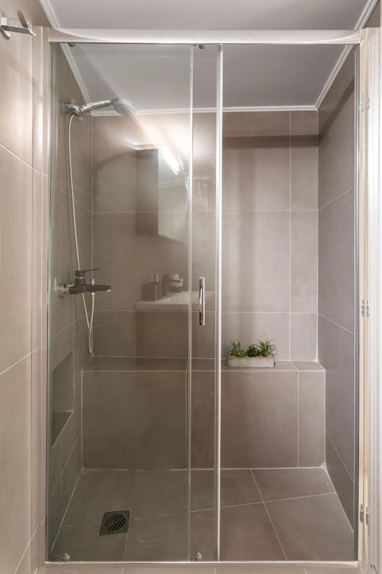 Deluxe 3-Bdrm Urban-Industrial Apt At Acropolis Athena Bagian luar foto